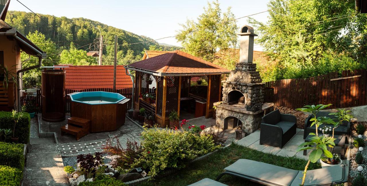 Hotel Casa Edy à Sovata Extérieur photo